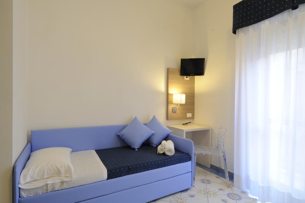 Hotel Delfino Laigueglia Exterior photo